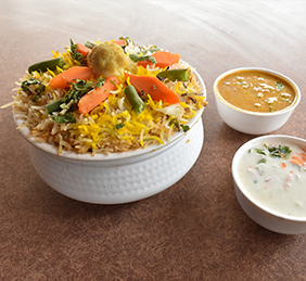Vibrant ambiance at Eaters Stop restaurant​