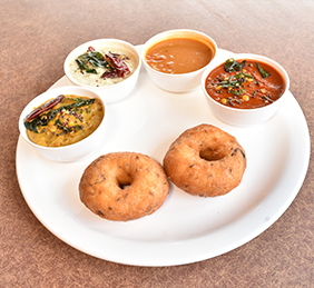 Vibrant ambiance at Eaters Stop restaurant​