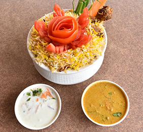 Vibrant ambiance at Eaters Stop restaurant​
